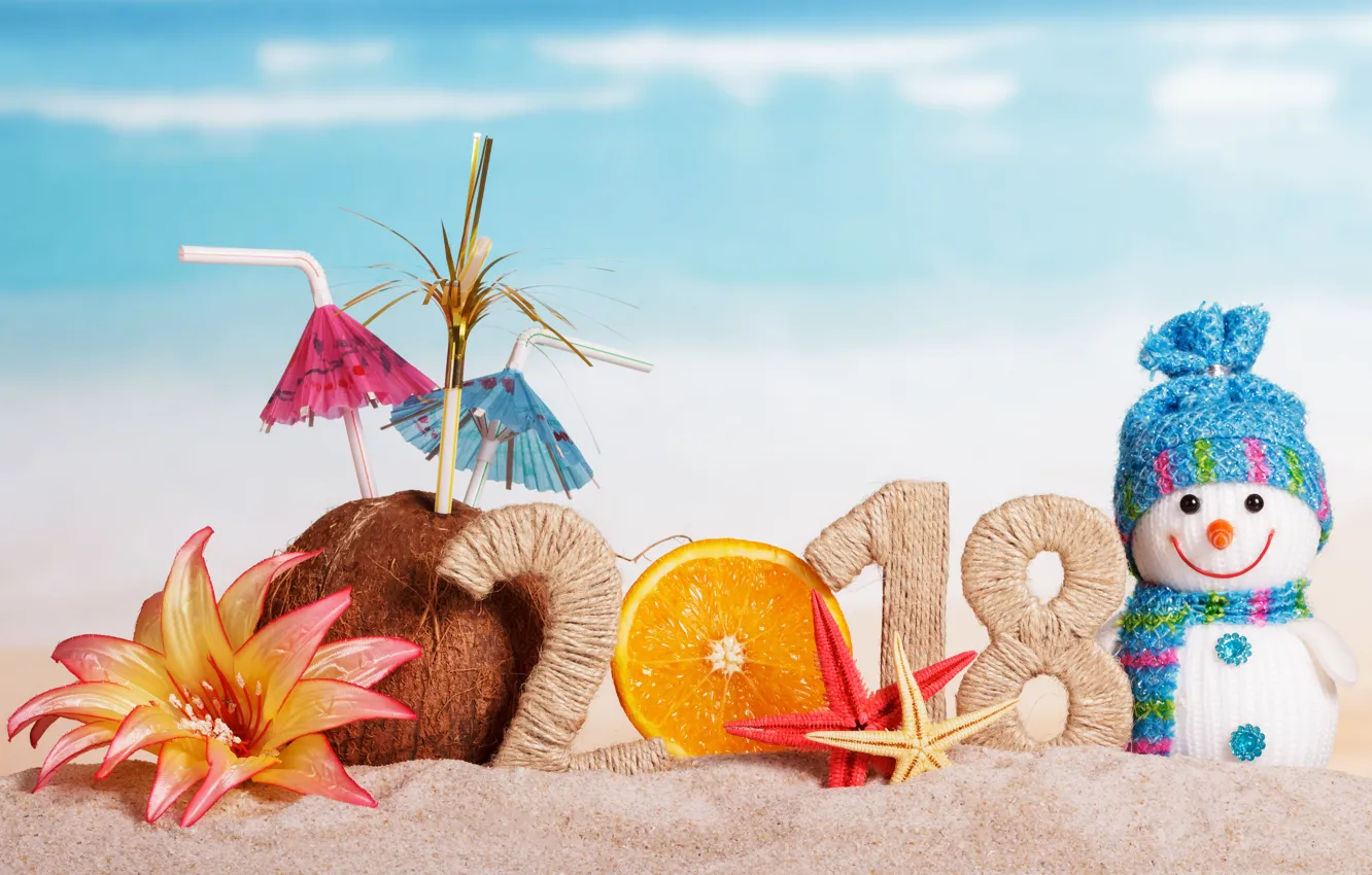Фото обои песок, пляж, украшения, Новый Год, снеговик, happy, beach, 2018