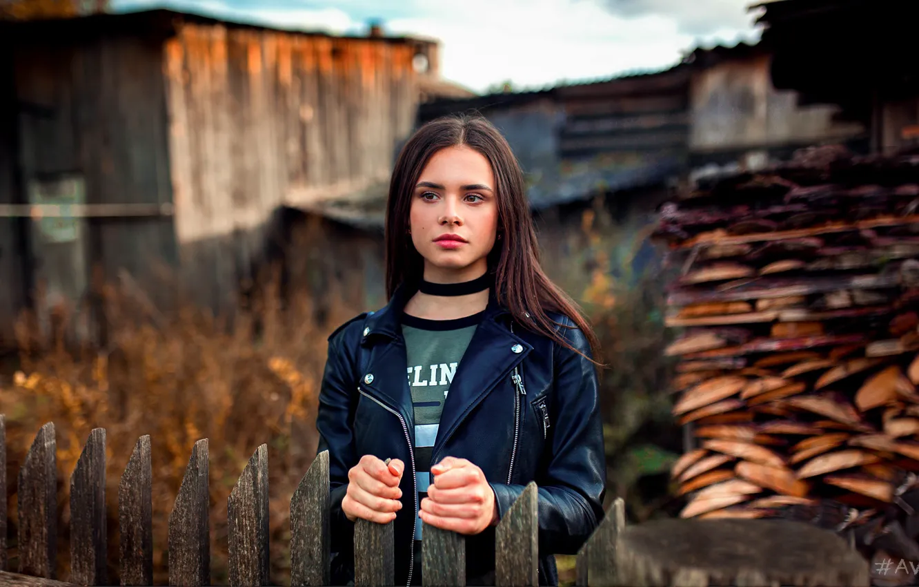 Фото обои осень, глаза, взгляд, поза, забор, Девушка, Aleksandr Suhar, Ксения Сироткина