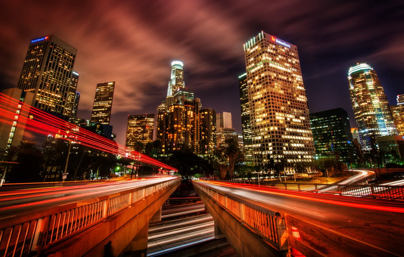 Фото обои мост, город, небоскребы, ночной город, иллюминация, трейсер, Современный