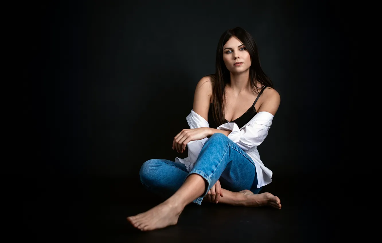 Фото обои взгляд, поза, сидит, Anna