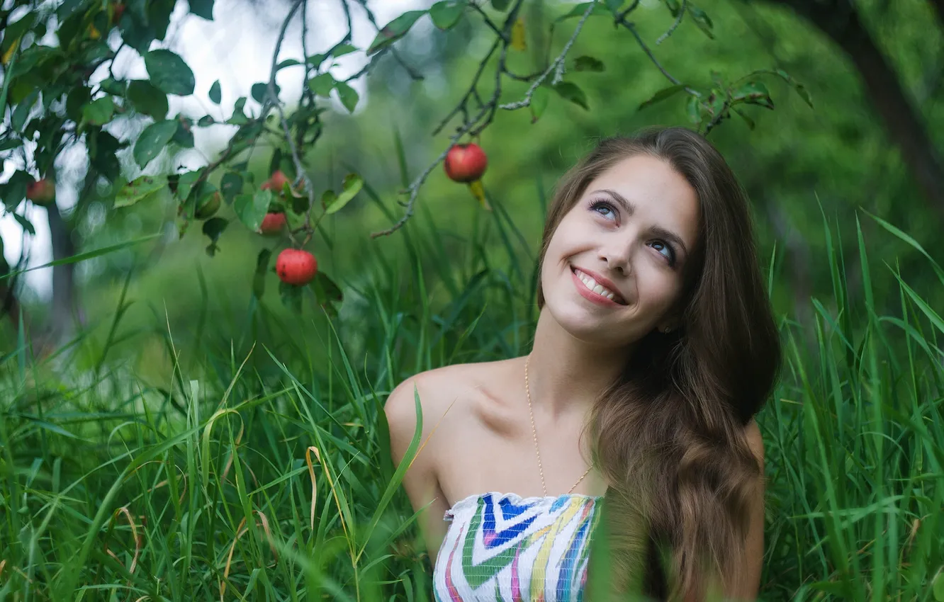 Фото обои улыбка, настроение, брюнетка