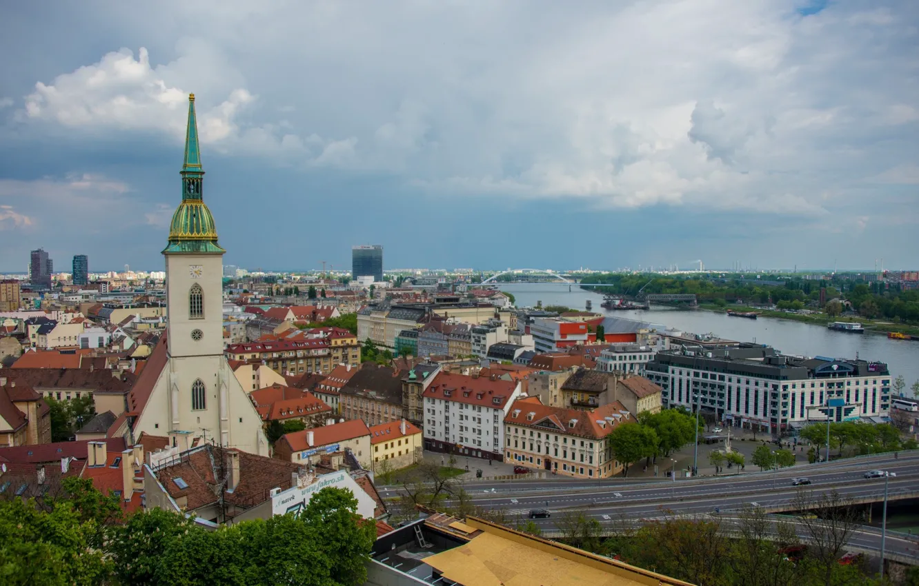 Фото обои река, здания, крыши, панорама, Словакия, Братислава