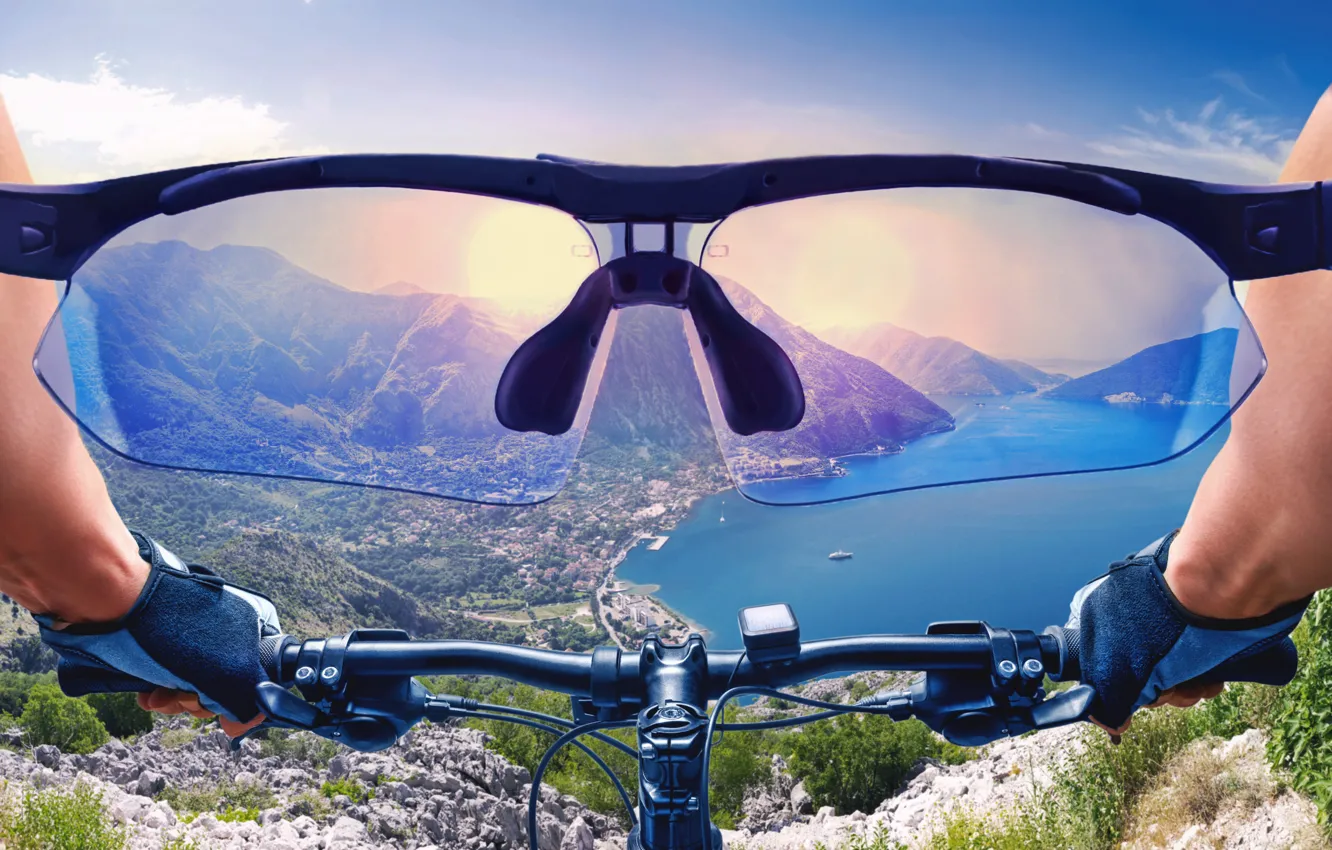 Фото обои взгляд, солнце, горы, велосипед, концентрация, земля, прыжок, спорт