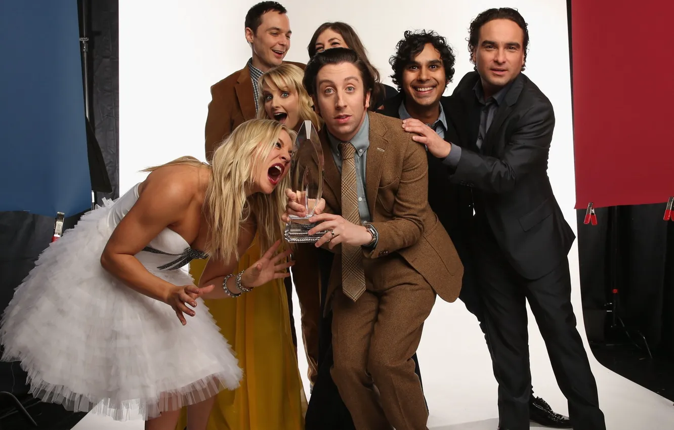 Фото обои платье, награда, актеры, The Big Bang Theory, пенни