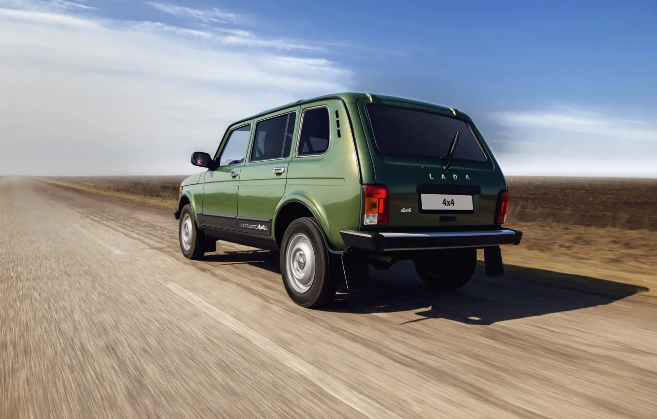 Фото обои дорога, поле, внедорожник, Нива, пятидверный, АвтоВАЗ, Lada 4x4 Urban