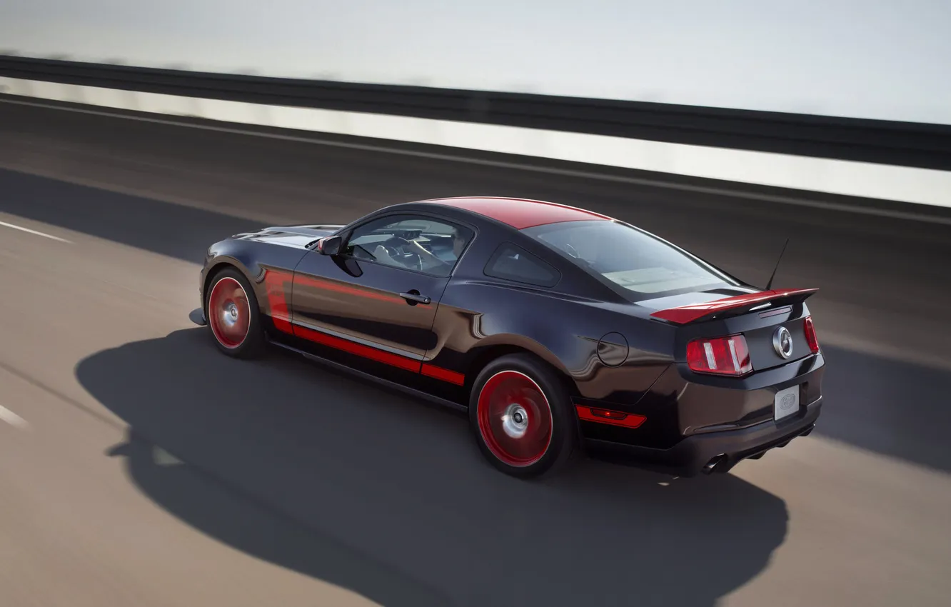 Фото обои дорога, скорость, Mustang, красные диски