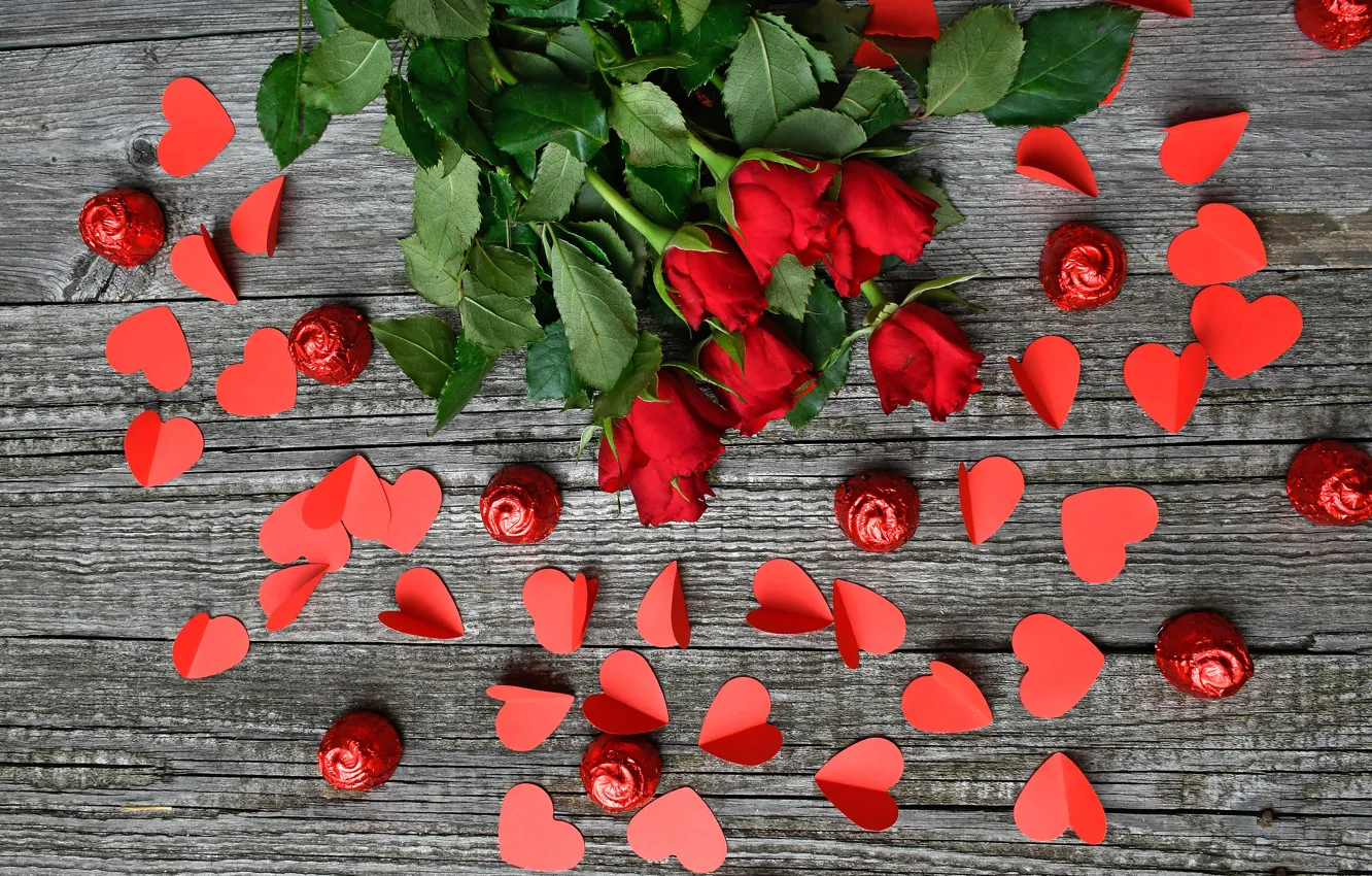 Фото обои розы, букет, конфеты, сердечки, wood, roses