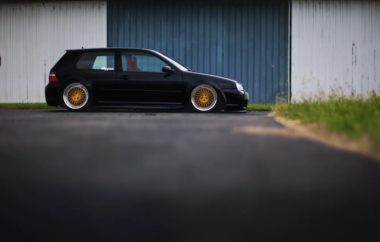 Фото обои Volkswagen, R32, Black, Golf, Tuning, Low, Dapper