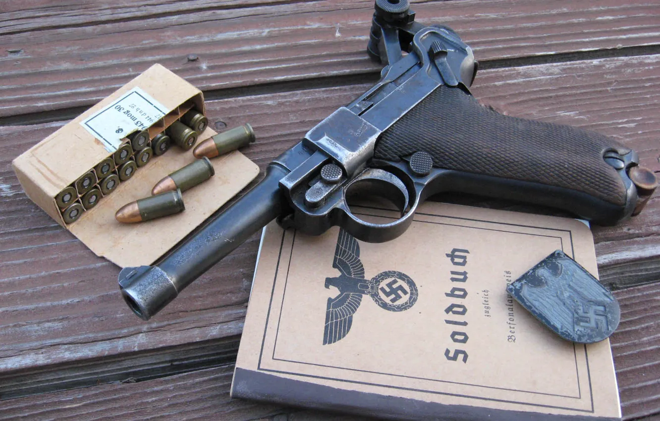 Фото обои пистолет, патроны, документ