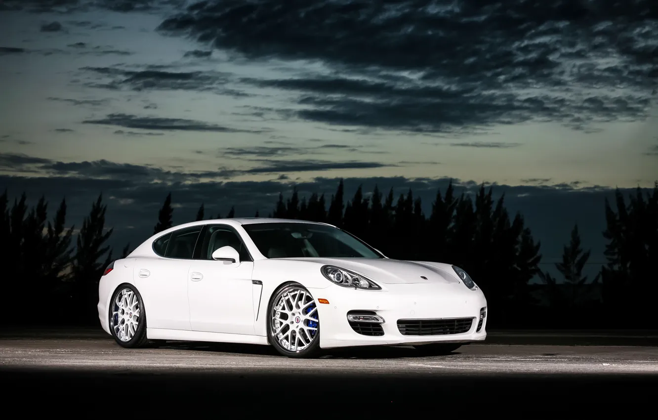 Фото обои Porsche, Panamera, with, rear, color, bumper, trim, matched