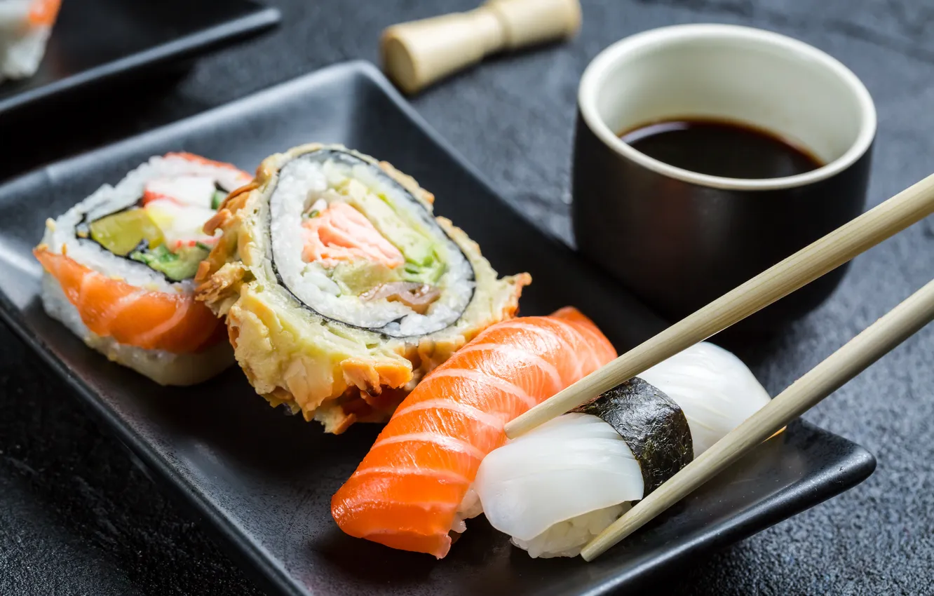 Фото обои палочки, rolls, sushi, суши, роллы, японская кухня, соевый соус, sticks