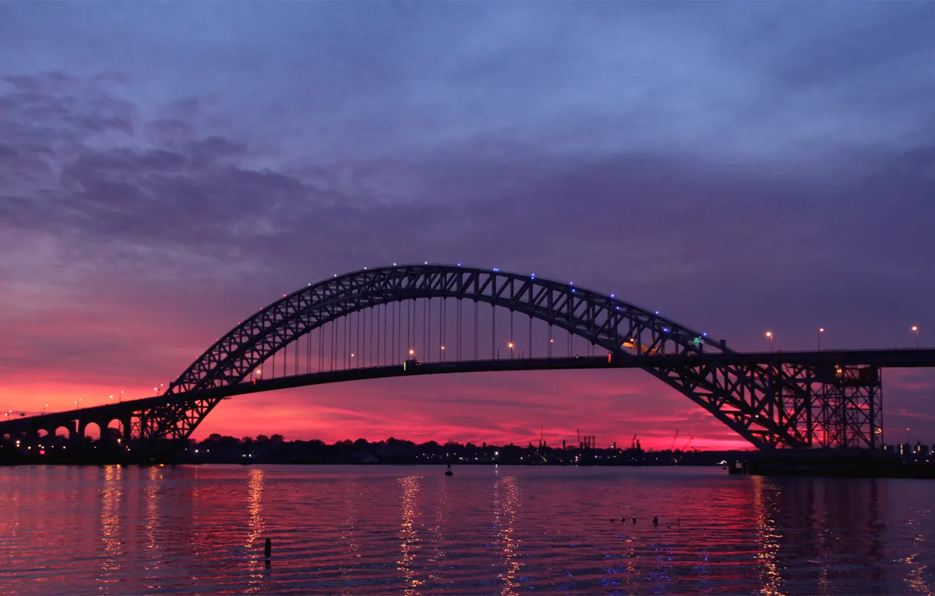 Фото обои небо, закат, тучи, мост, огни, отражение, река, вечер