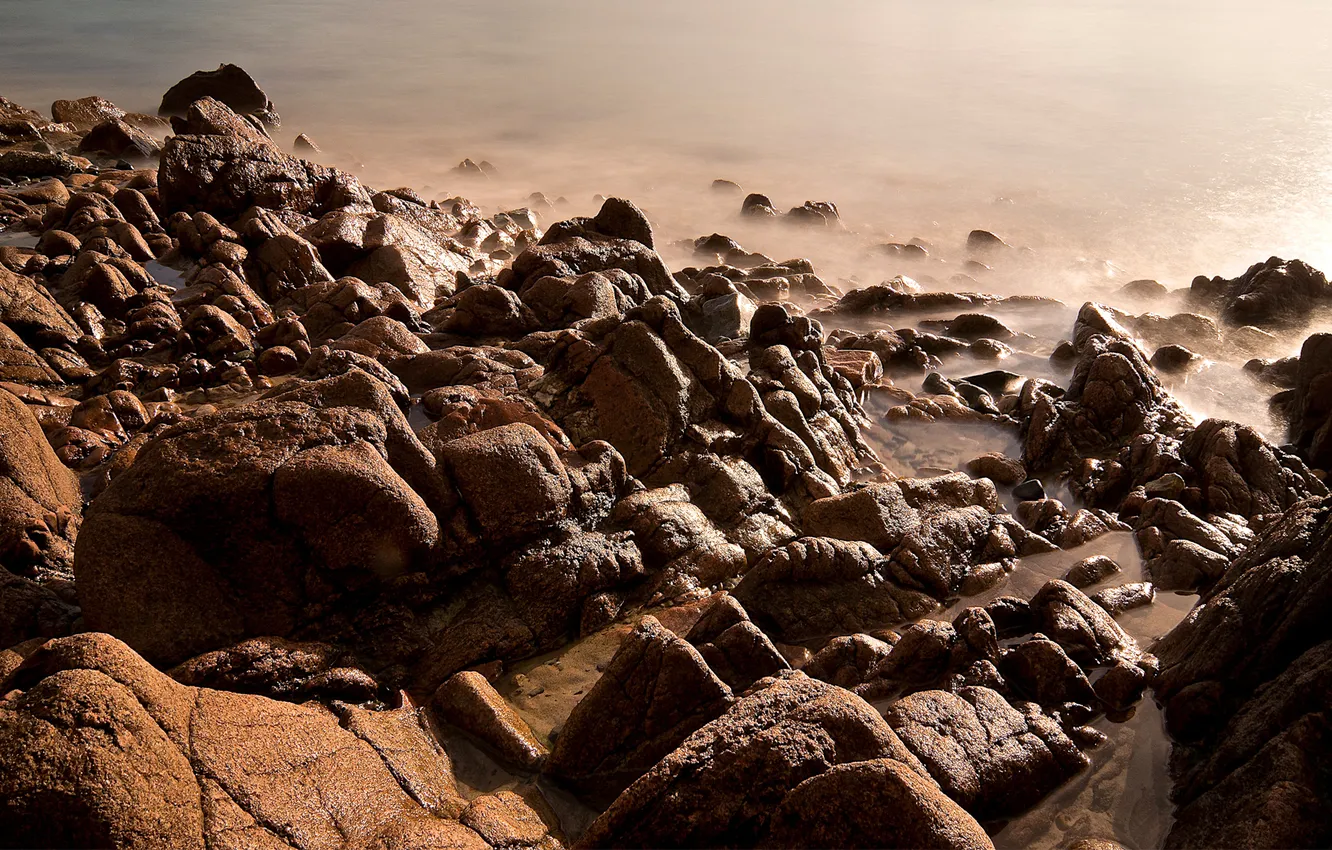 Фото обои вода, свет, природа, камни, скалы, берег, light, nature