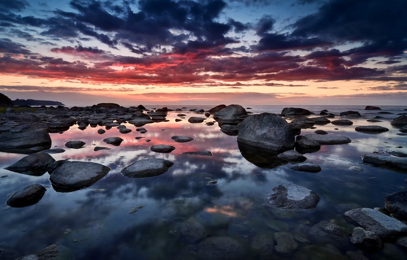 Фото обои море, небо, облака, закат, отражение, камни, германия, germany