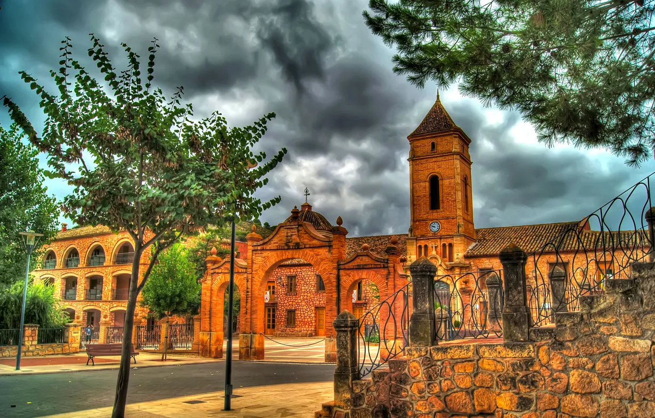 Фото обои деревья, площадь, двор, церковь, арка, ступени, Испания