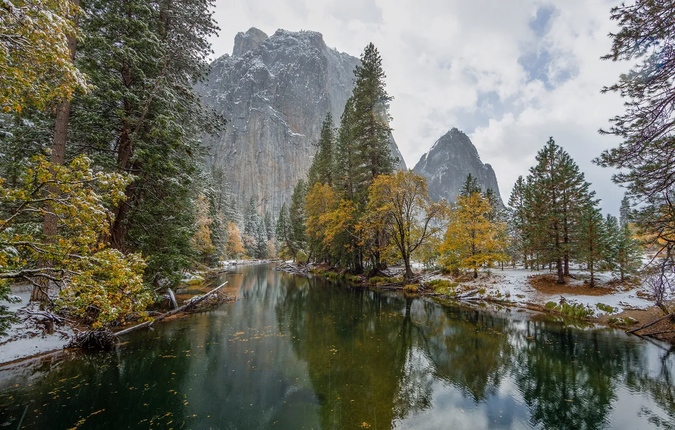 Фото обои осень, небо, снег, деревья, горы, река, скалы