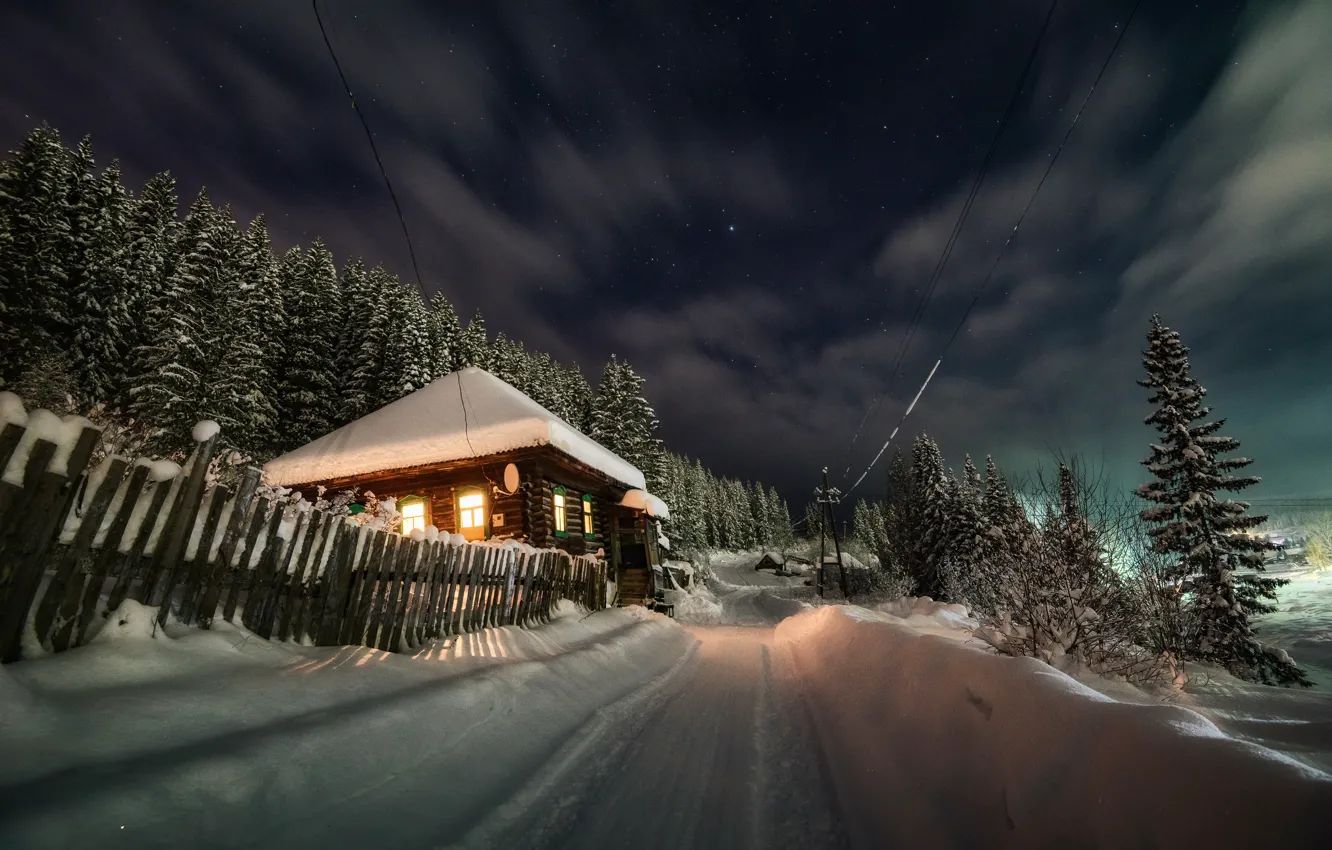 Фото обои зима, дорога, лес, снег, пейзаж, ночь, дом, забор