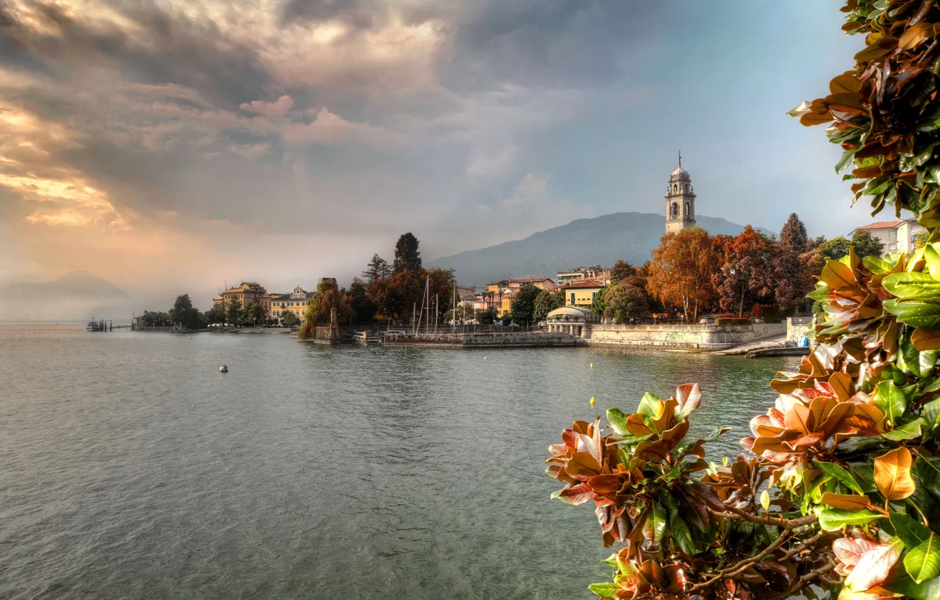 Фото обои небо, листья, деревья, город, озеро, Италия