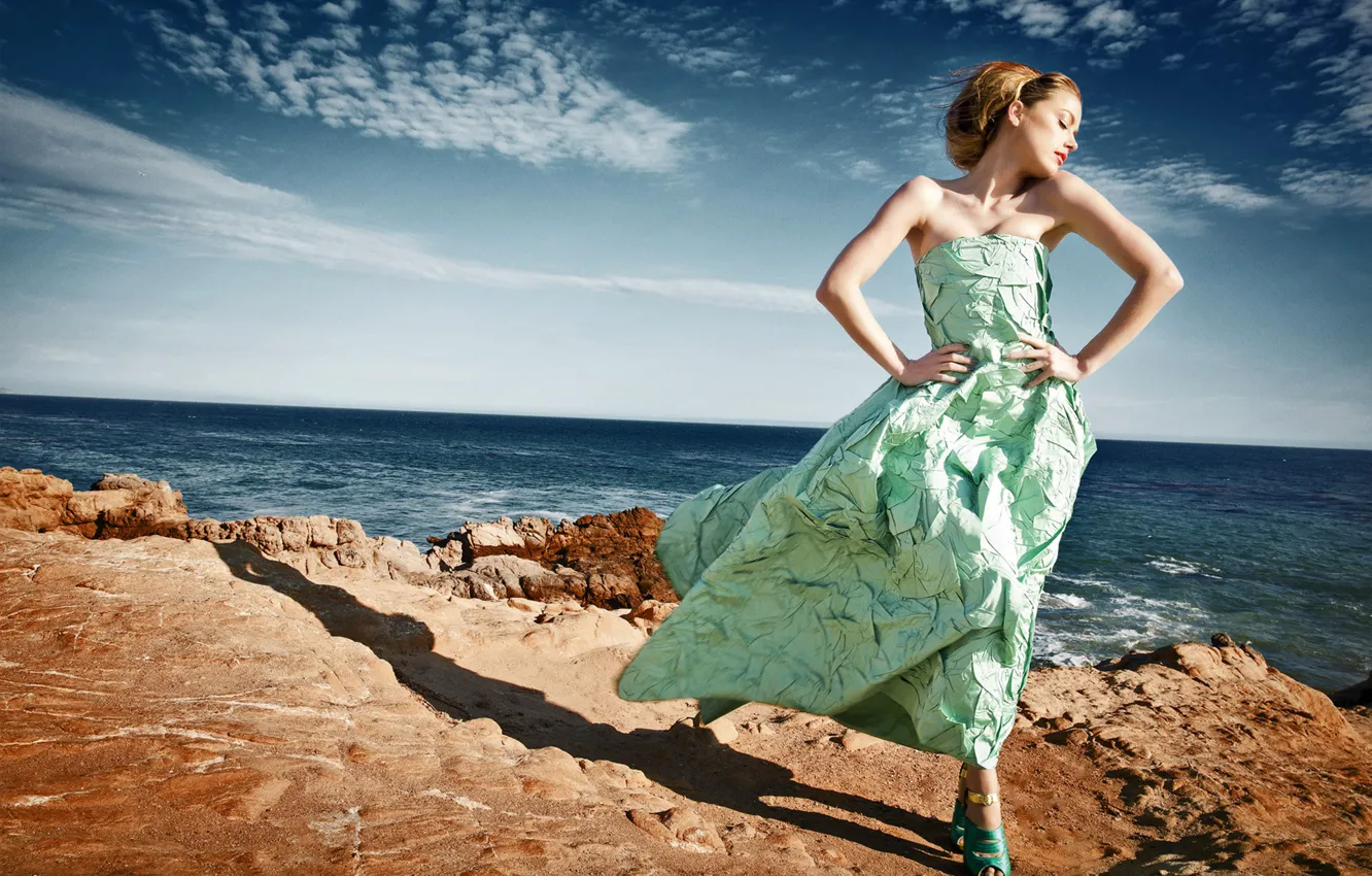 Фото обои море, солнце, пейзаж, поза, берег, модель, платье, актриса