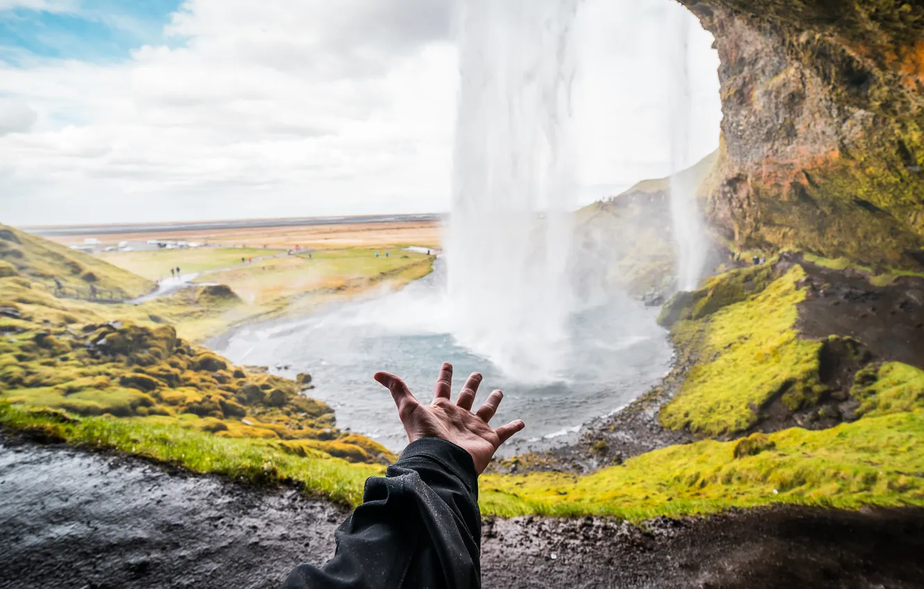 Фото обои waterfall, hand, wonder