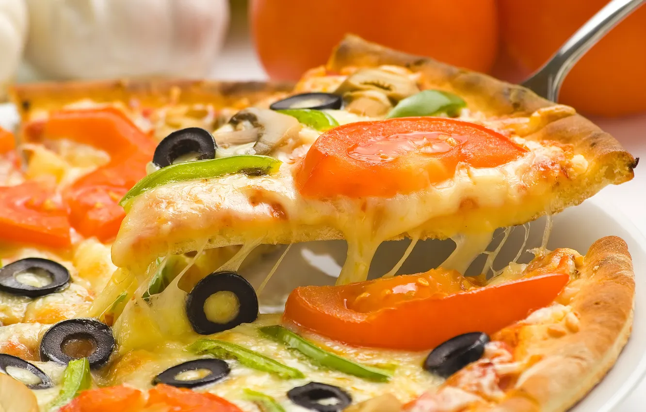 Фото обои сыр, пицца, помидоры, оливки, чеснок