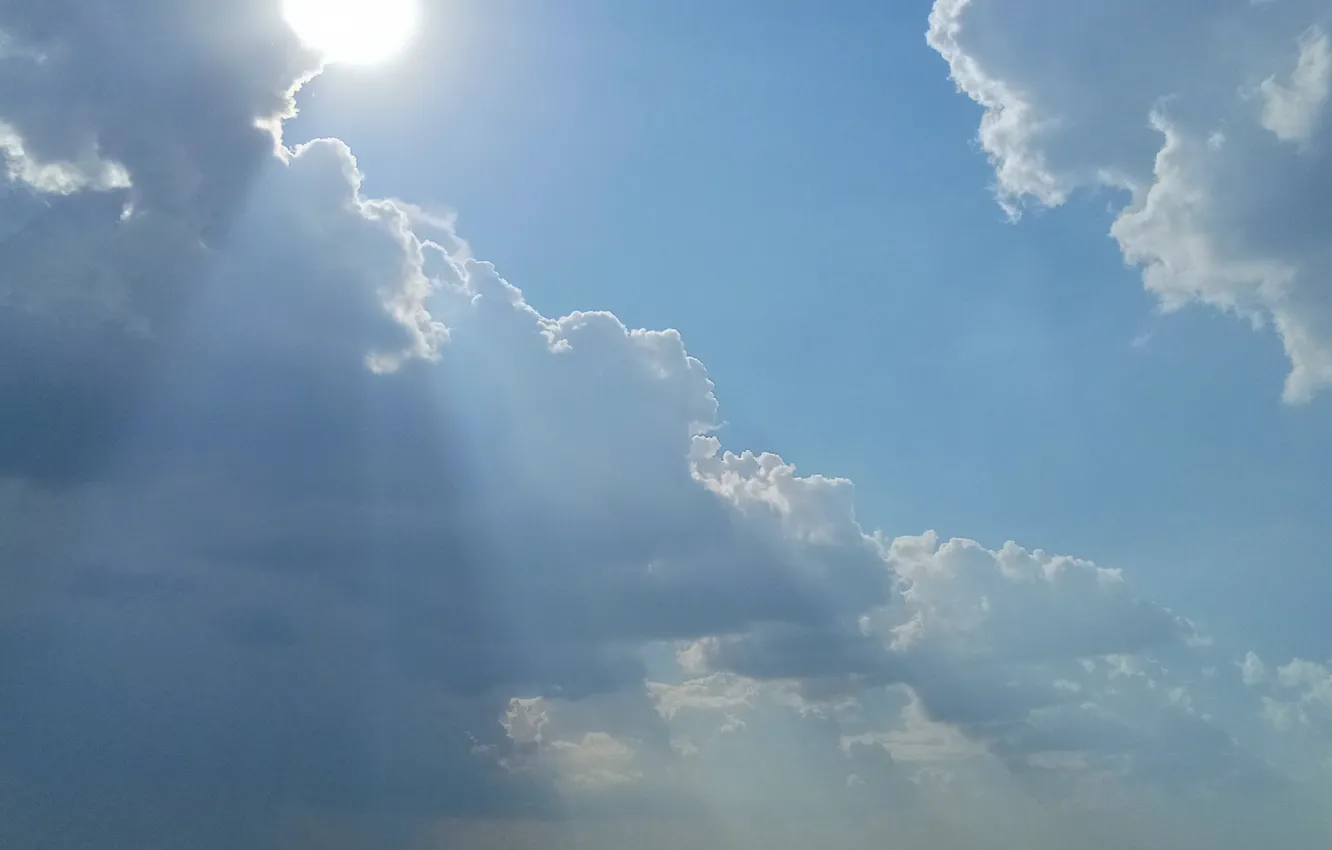 Фото обои небо, солнце, облака, тучи, голубой