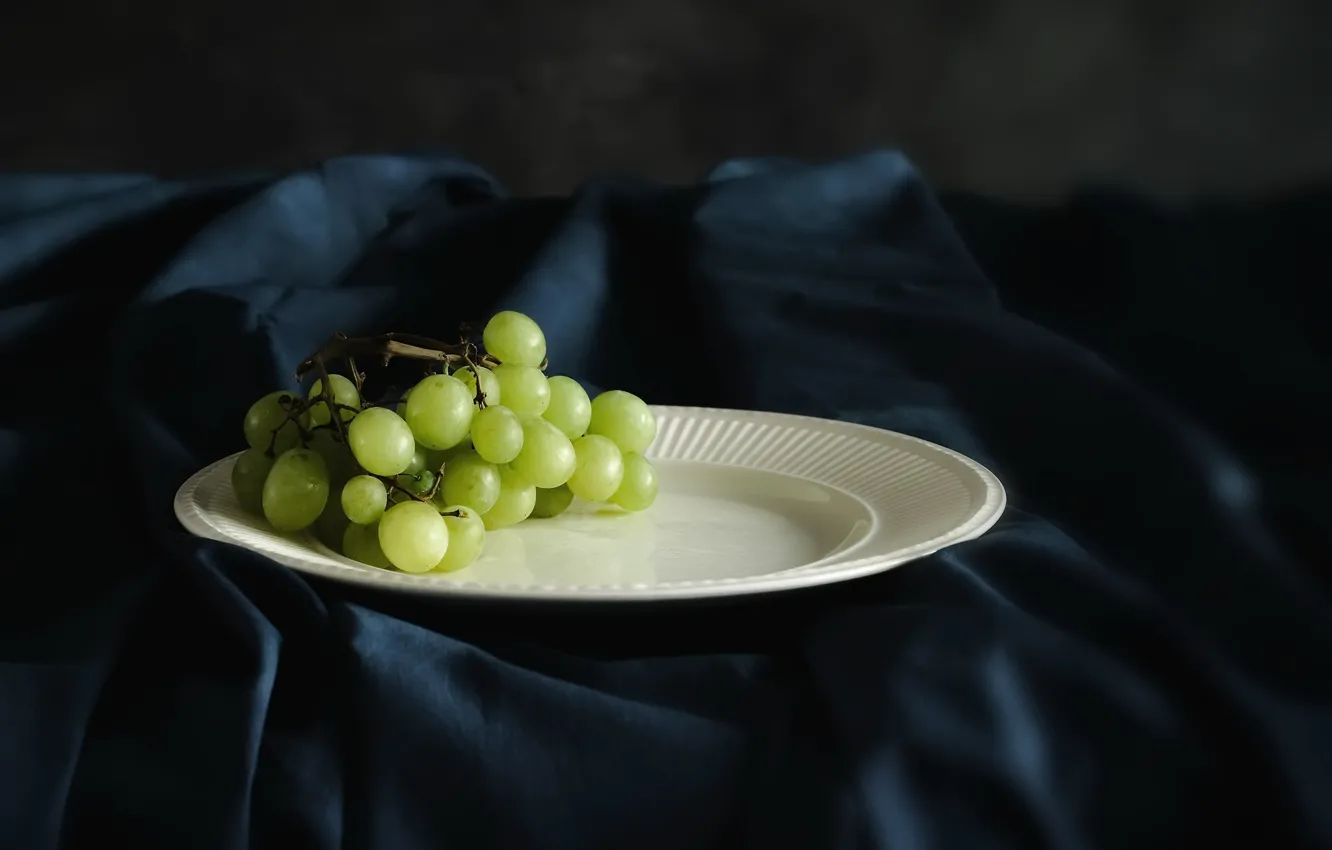 Фото обои фон, тарелка, виноград