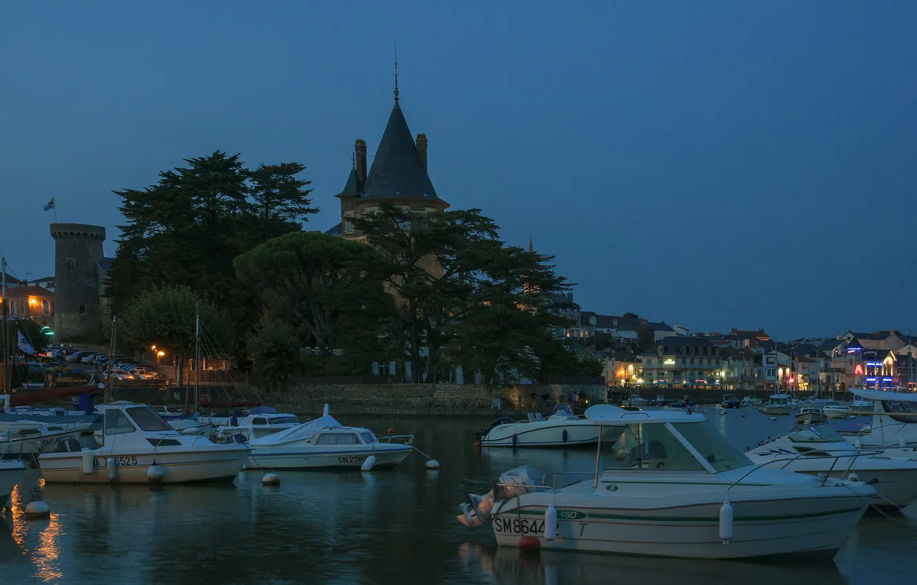 Фото обои небо, ночь, река, замок, лодка, Франция, башня, яхта