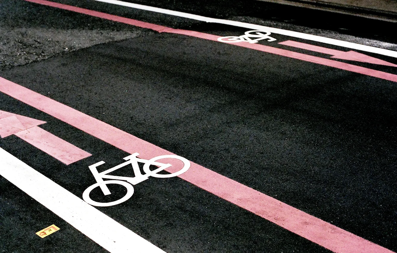 Фото обои дорога, асфальт, разметка, полоса для велосипеда