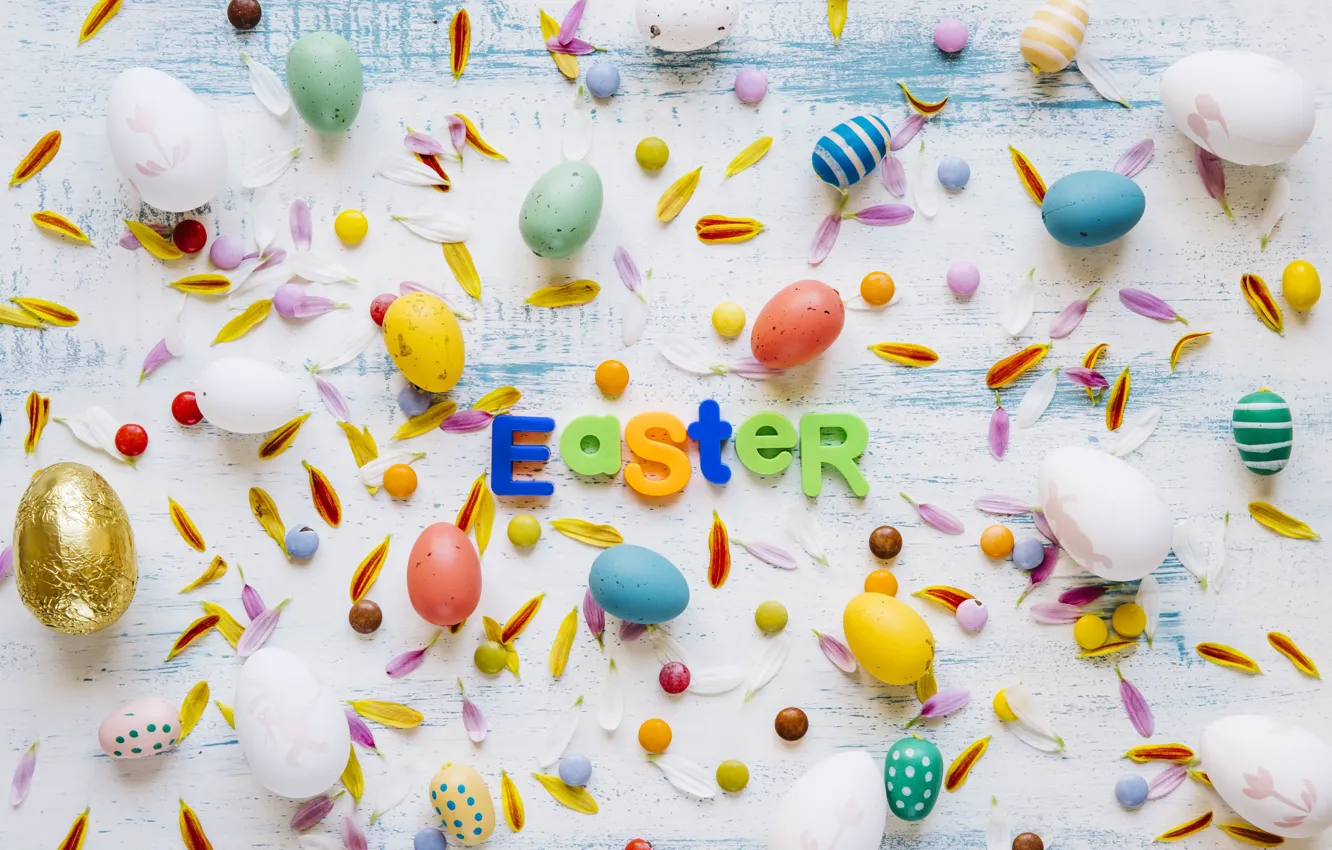 Фото обои яйца, весна, лепестки, конфеты, Пасха, разноцветные, easter