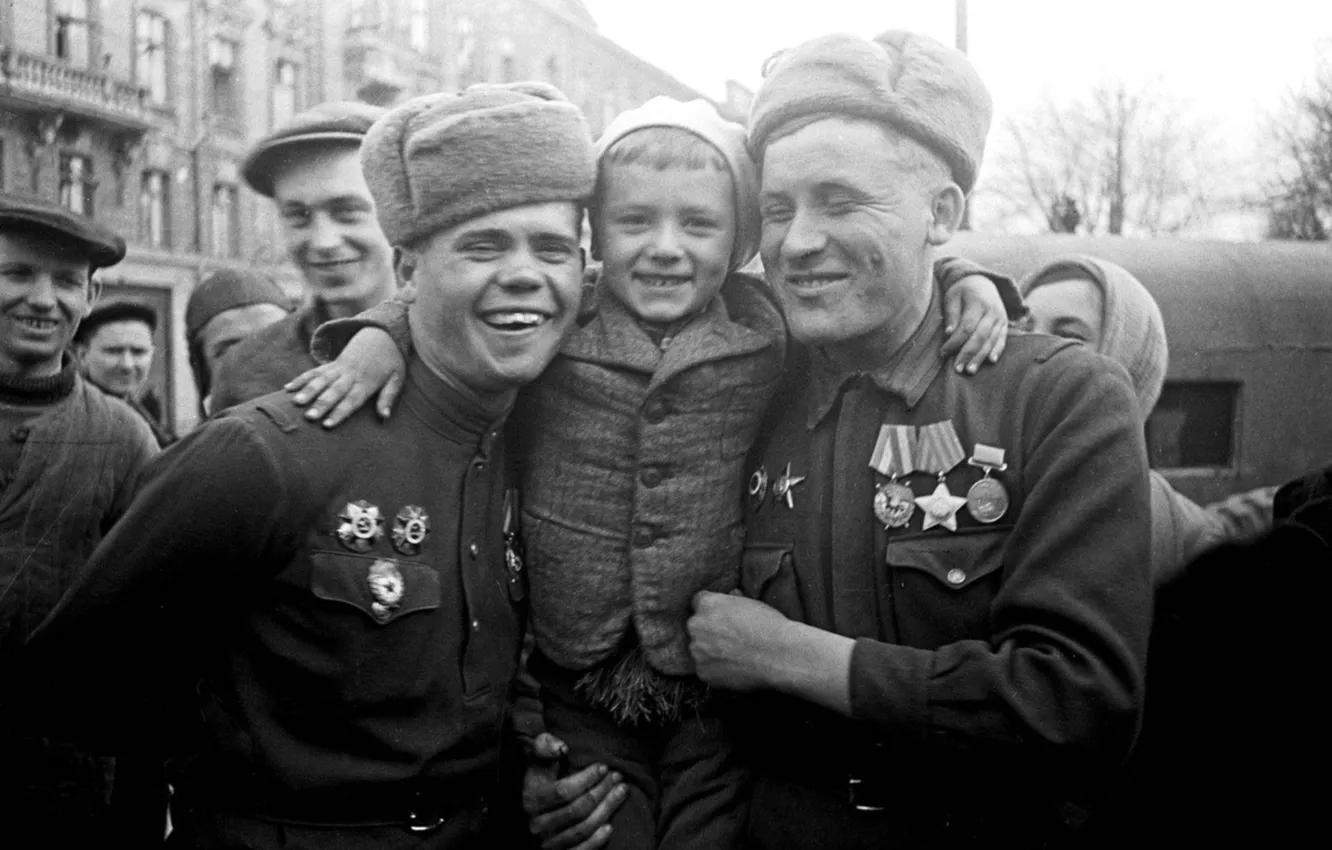 Фото обои радость, улыбка, солдаты, День Победы, Великая Отечественная Война