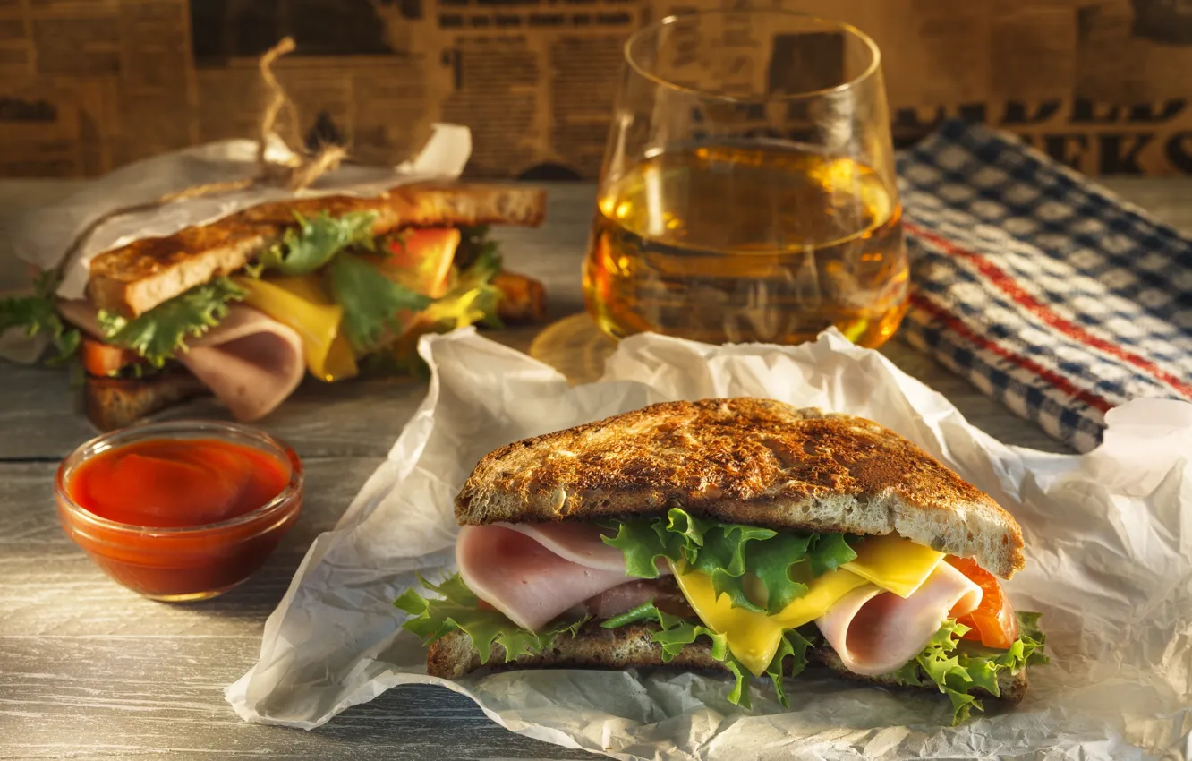 Фото обои пиво, сыр, мясо, бутерброд, соус, салат, начинка, ветчина