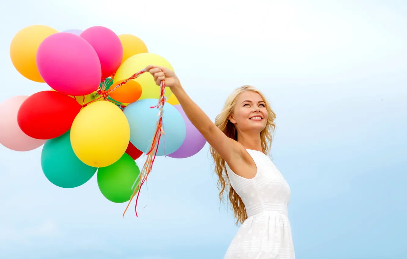 Фото обои девушка, шарики, радость, счастье, воздушные шары, colorful, happy, sky