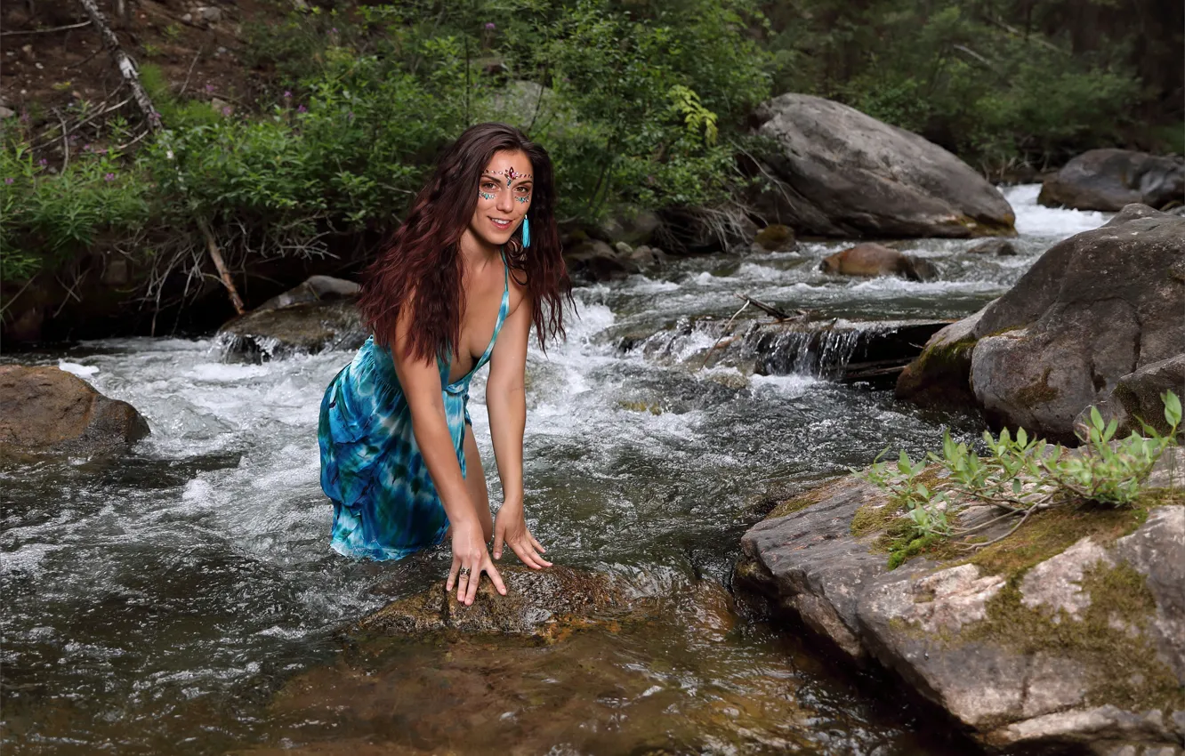 Фото обои cleavage, river, hot girl, nature, rocks, model, stones, greenery