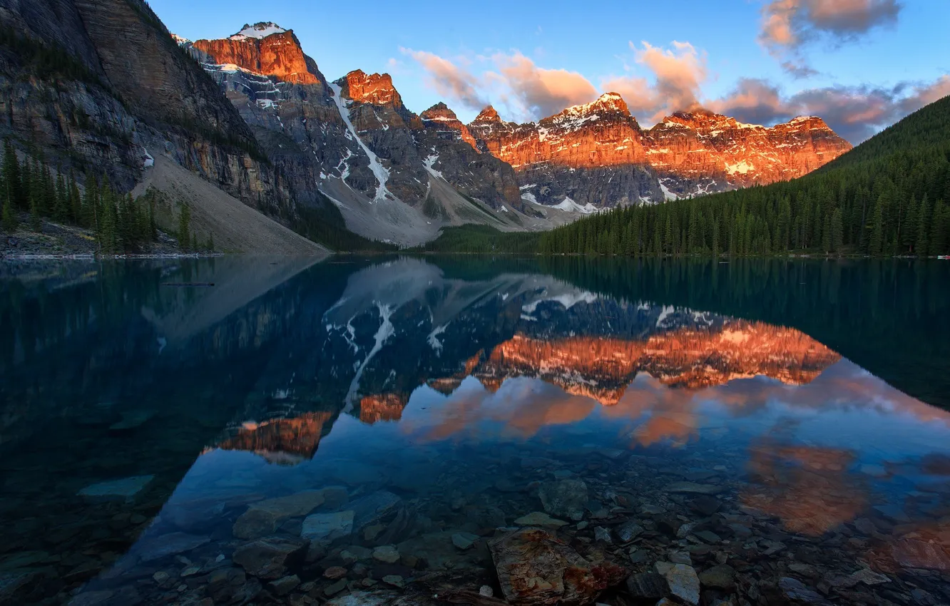 Фото обои лес, вода, свет, горы, озеро, камни, Канада
