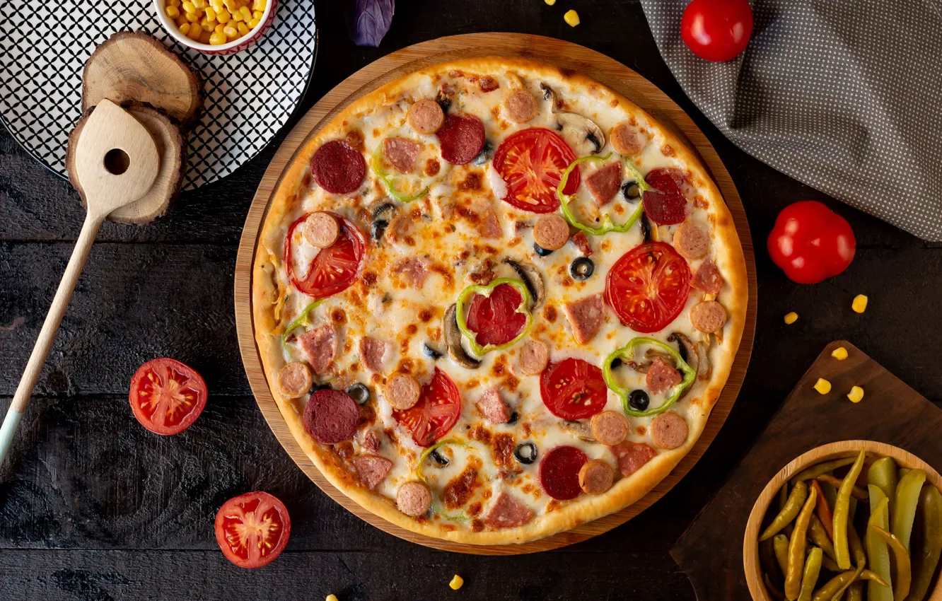 Фото обои сыр, перец, пицца, помидоры, томаты, колбаса, выпечка, pizza