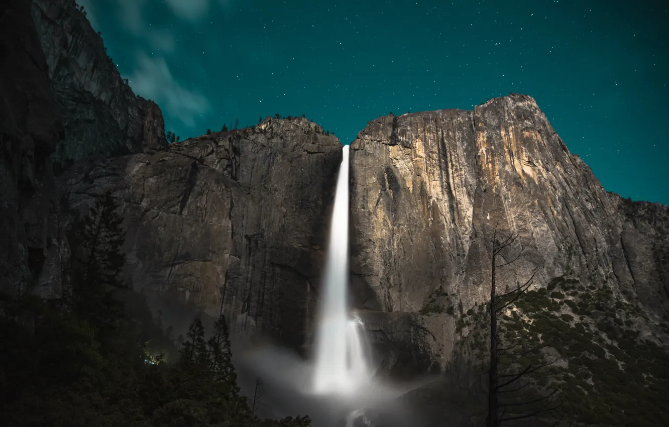 Фото обои звезды, деревья, ночь, скалы, водопад, Калифорния, USA, США