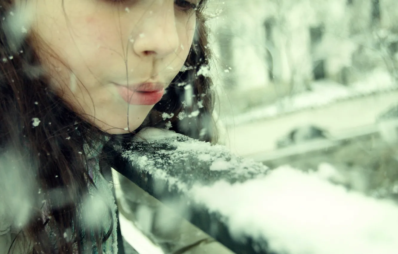 Фото обои зима, девушка, снег, снежинки, дети, настроения, шапка, брюнетка