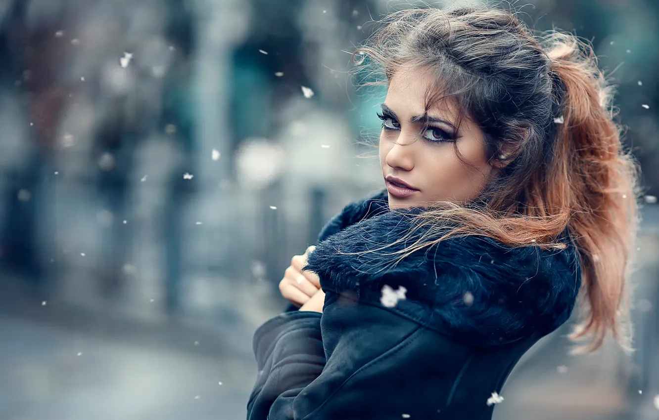 Фото обои холод, девушка, снег, мех, прелесть, Alessandro Di Cicco, Cold outside