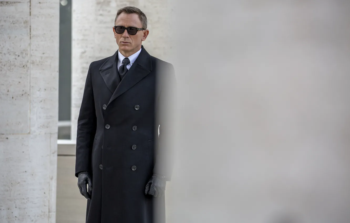 Фото обои кадр, очки, перчатки, агент, пальто, Джеймс Бонд, Daniel Craig, 007