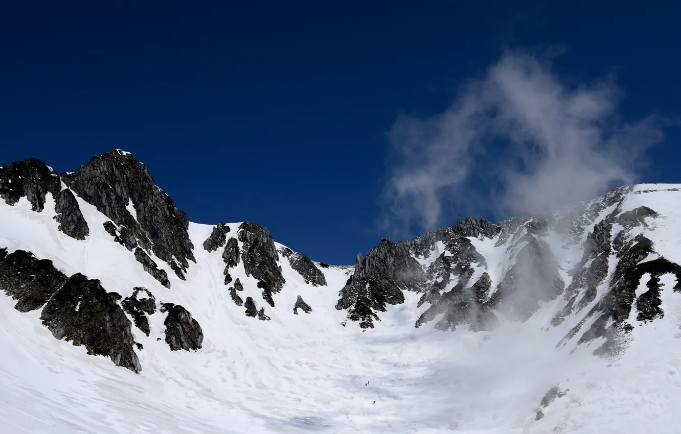 Фото обои небо, облака, снег, горы, альпинист