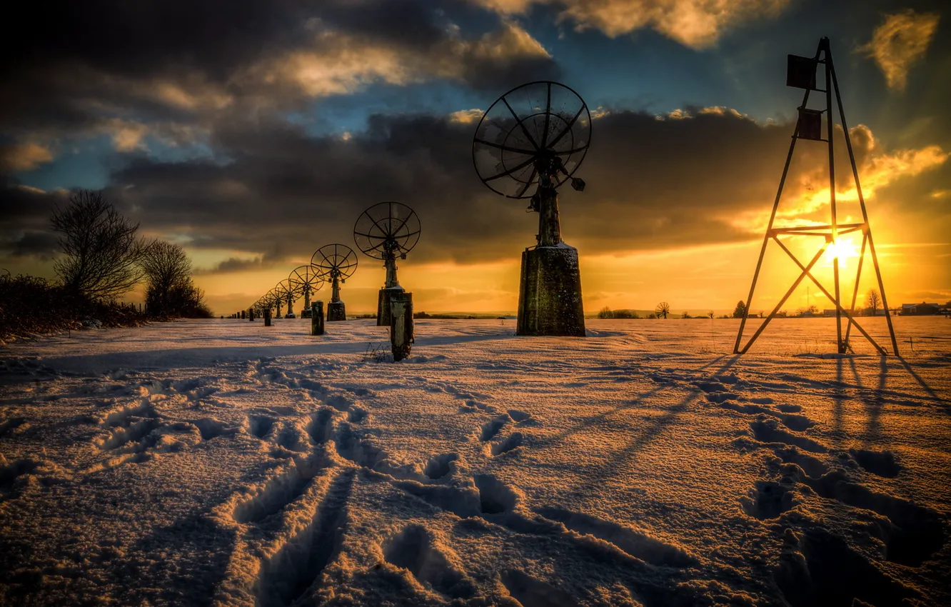 Фото обои зима, закат, антены