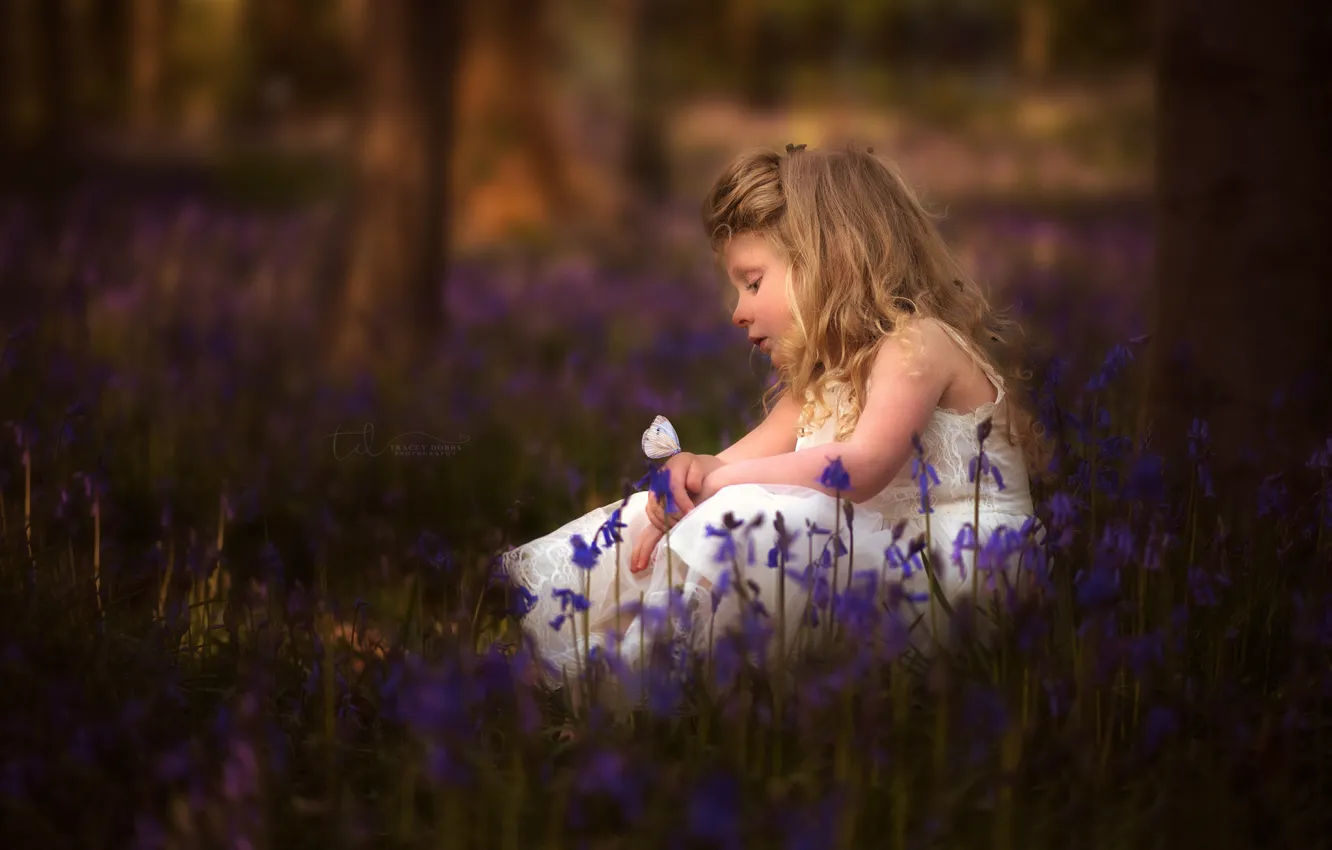 Фото обои цветы, настроение, бабочка, девочка, колокольчики, боке