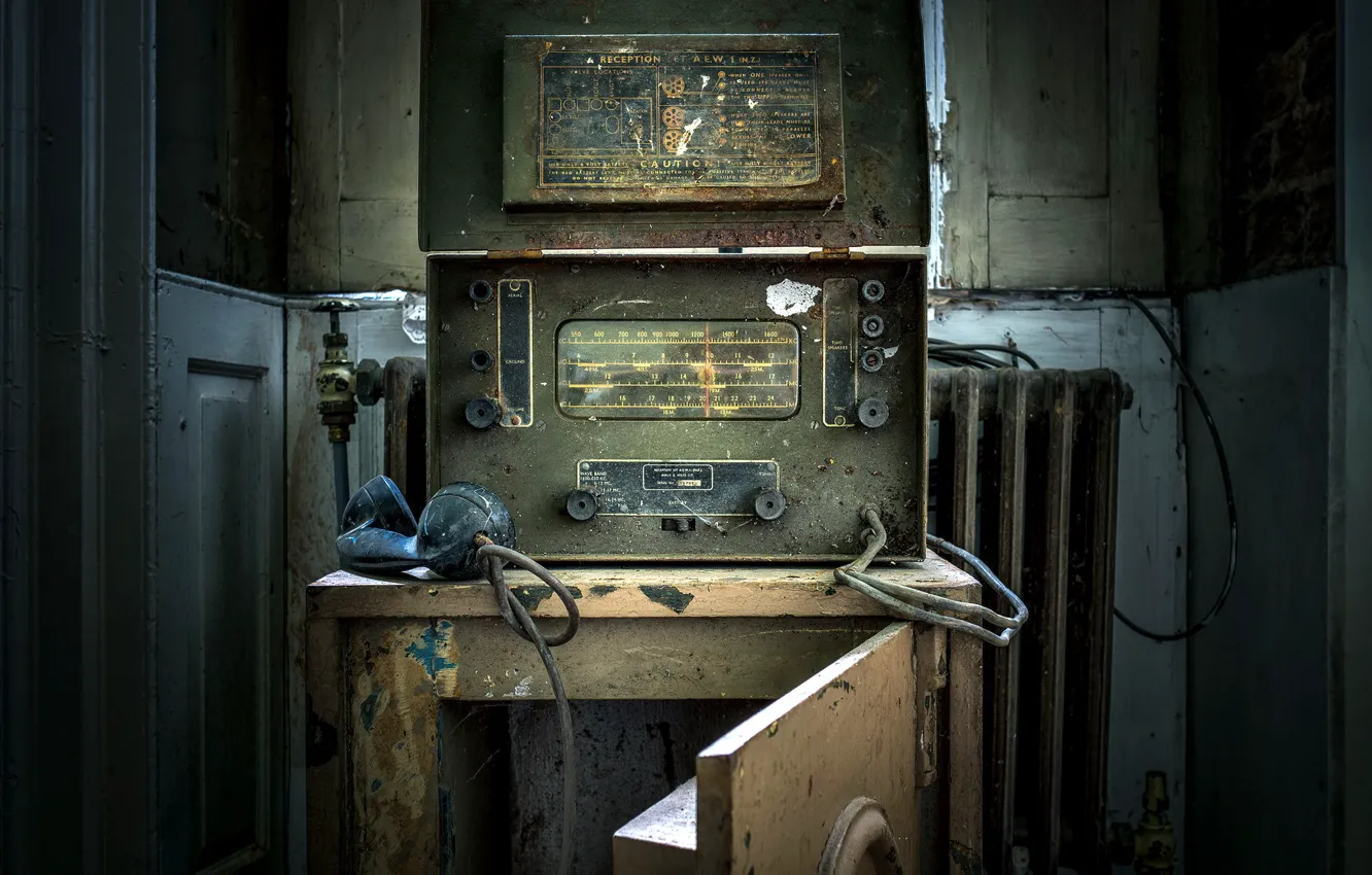 Фото обои Decay, Abandoned, Army entertainment receiver, Reception Set