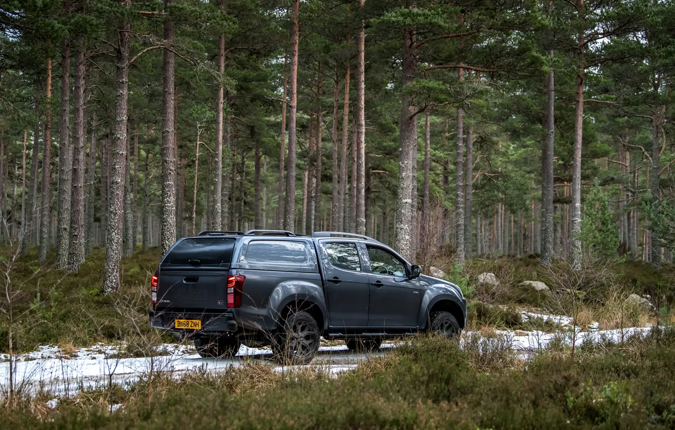 Фото обои пикап, 2018, хвойный лес, Isuzu, Huntsman, D-Max, UK version