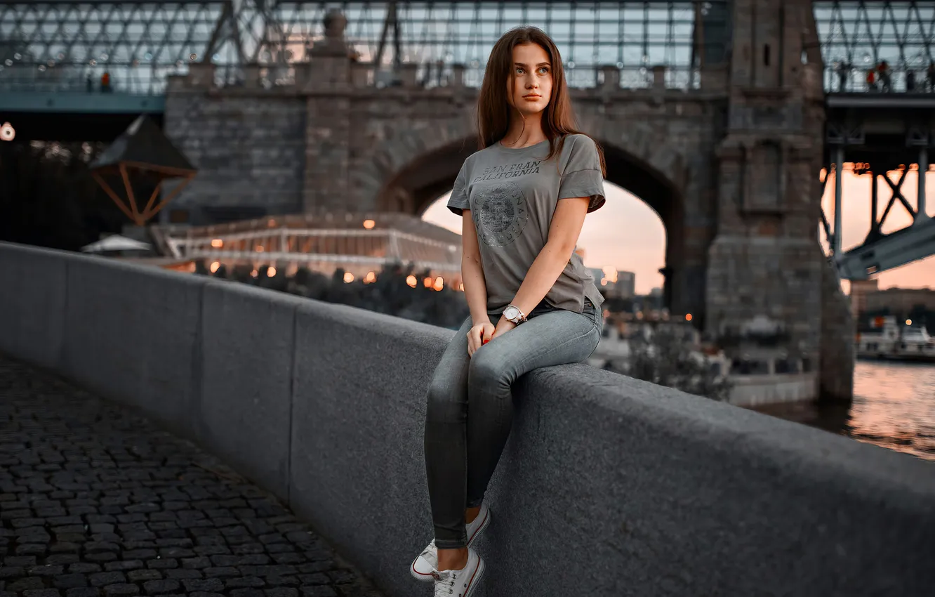Фото обои girl, sexy, woman, beautiful, model, jeans, cute, t-shirt