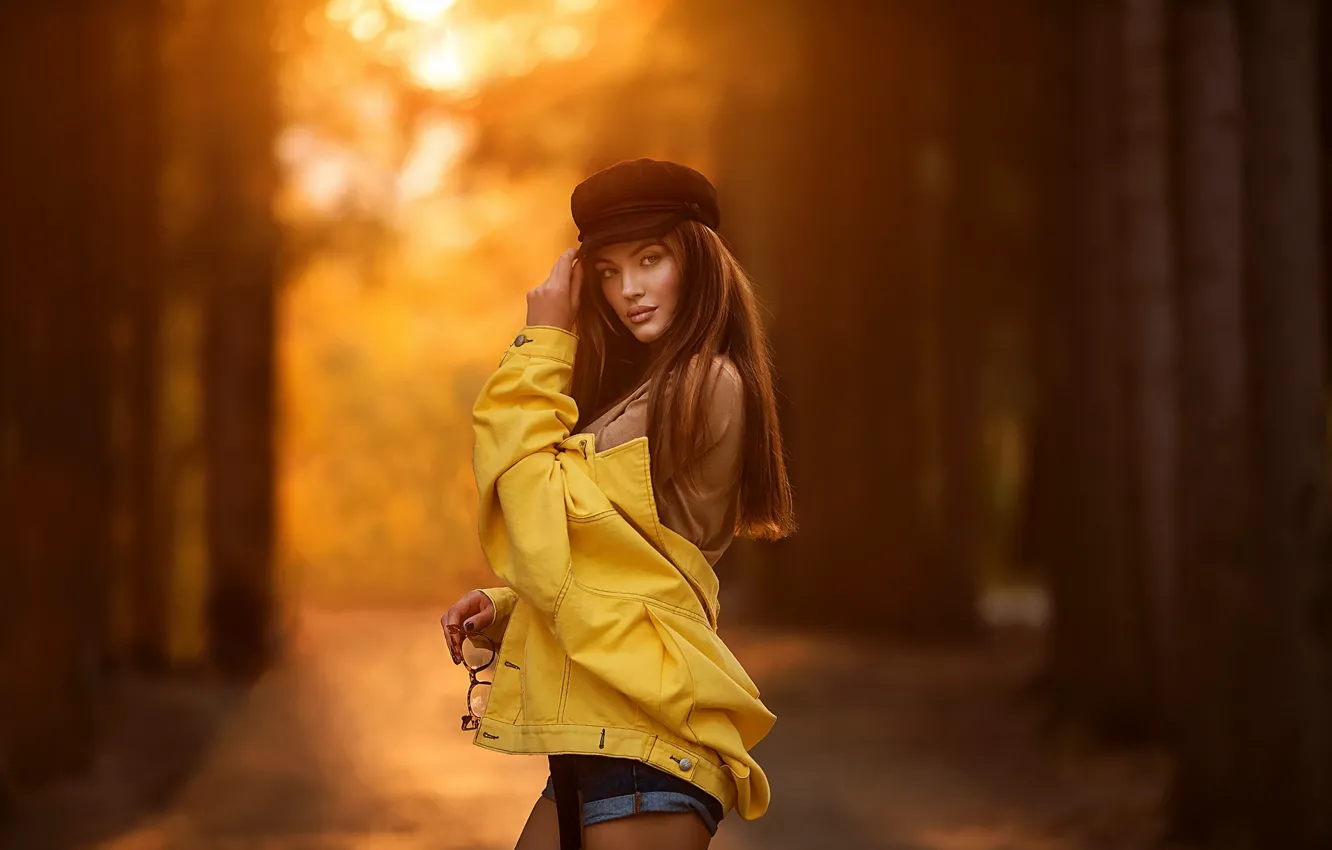 Фото обои взгляд, девушка, шорты, очки, кепка, Ксения, Анастасия Бармина