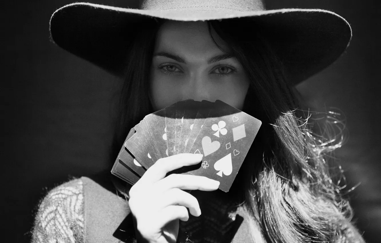 Фото обои карты, Меган Фокс, Megan Fox, шляпа, черно-белое