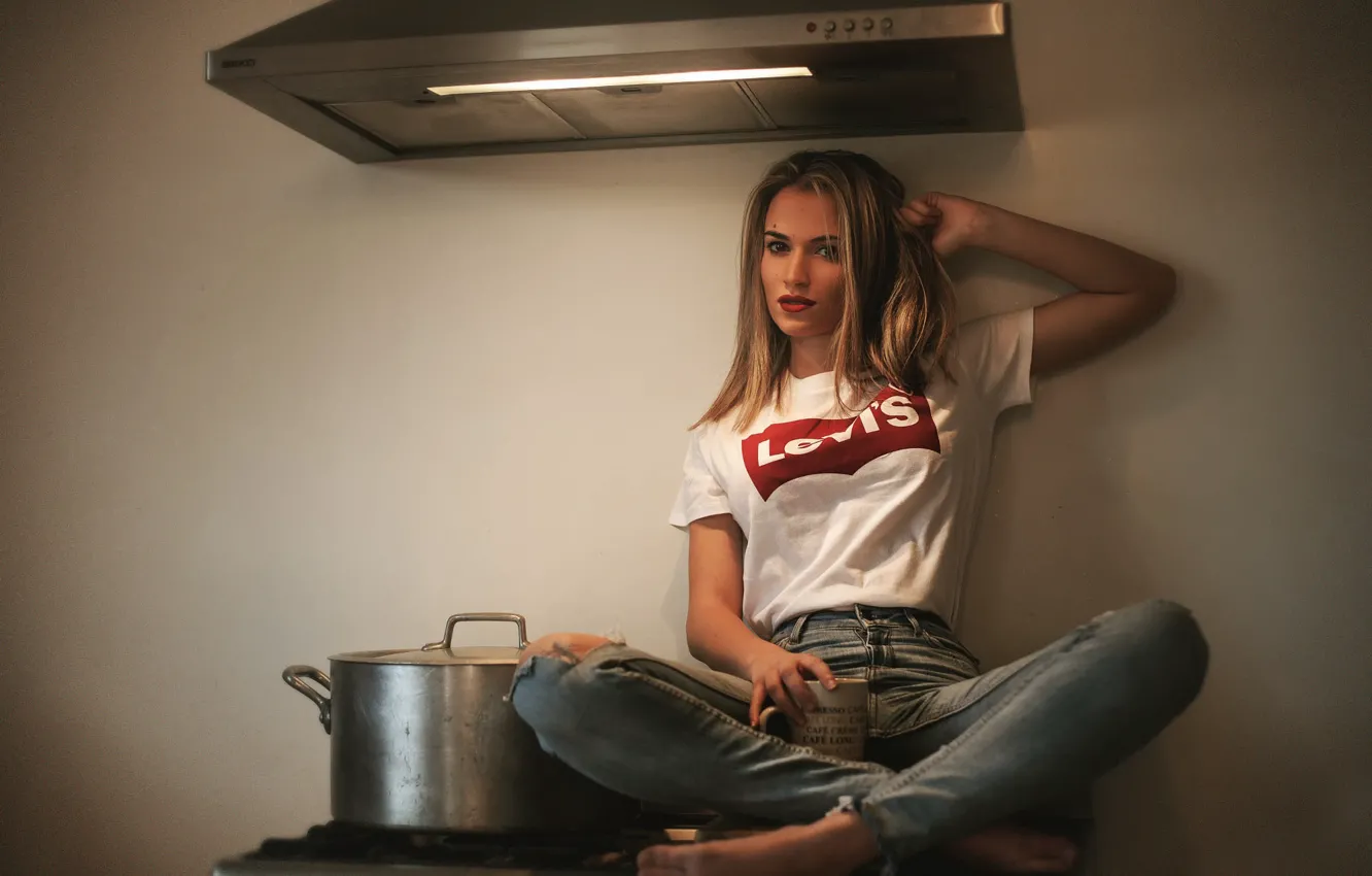 Фото обои макияж, кастрюля, губки, Laurent KC, Levi's