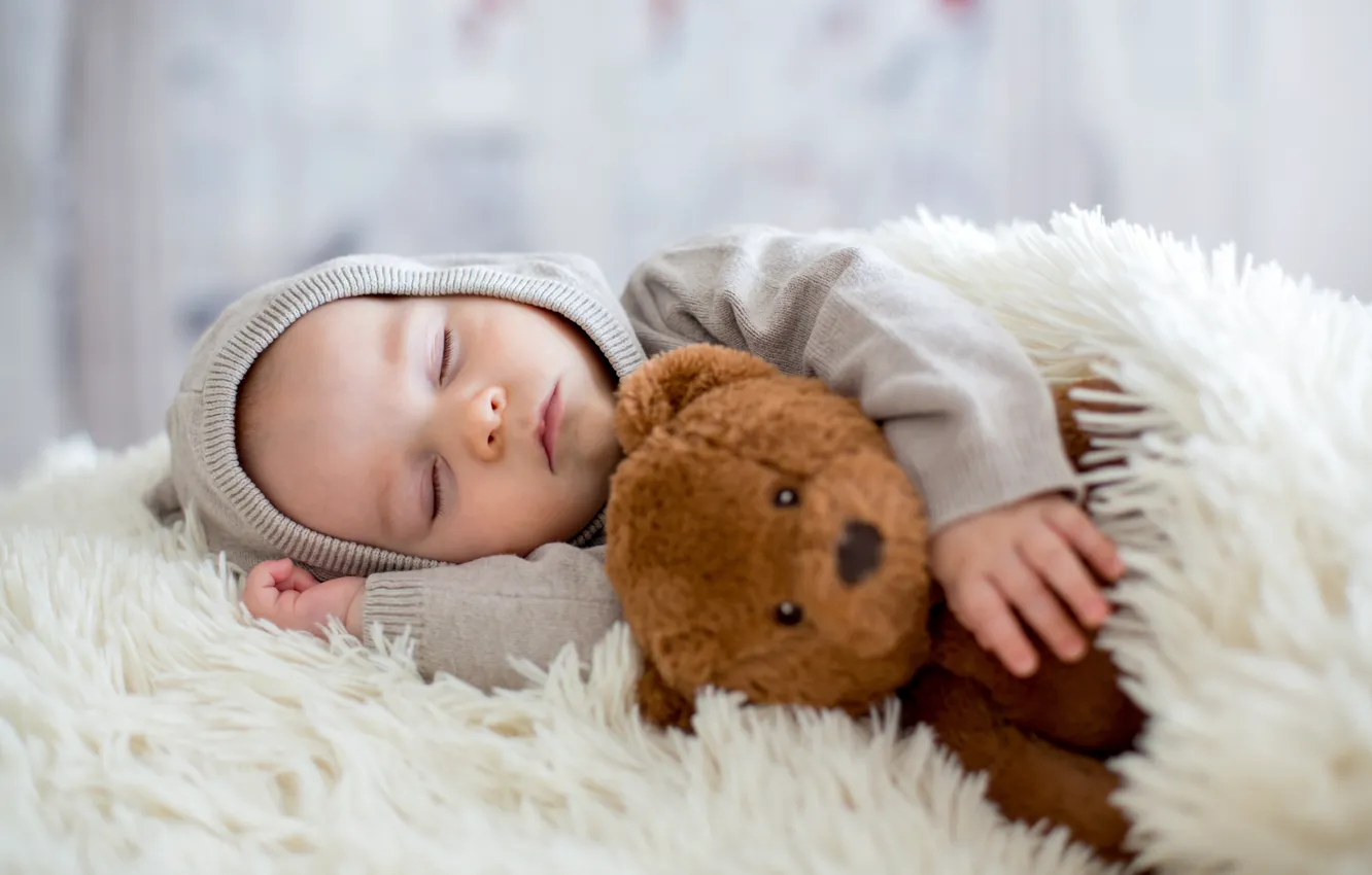 Фото обои сон, мальчик, малыш, мишка, постель, одеяло